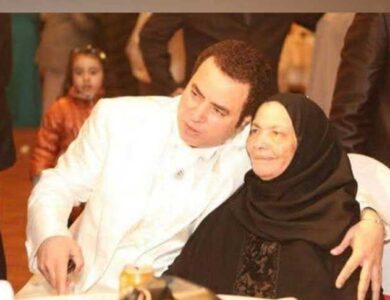 الفنان صبحي خليل ووالدته