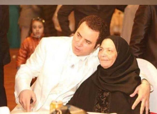 الفنان صبحي خليل ووالدته