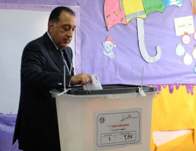 رئيس الوزراء يدلي بصوته