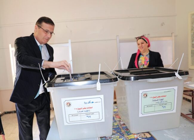 وزير الزراعة يدلي بصوته في انتخابات الشيوخ 2025