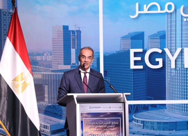 الدكتور عمرو طلعت وزير الاتصالات