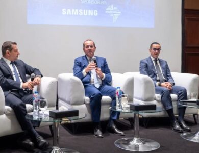 وزير المالة والاستثمار في حوار مع المصدرين
