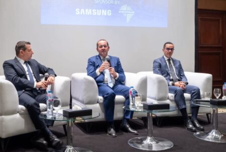 وزير المالة والاستثمار في حوار مع المصدرين