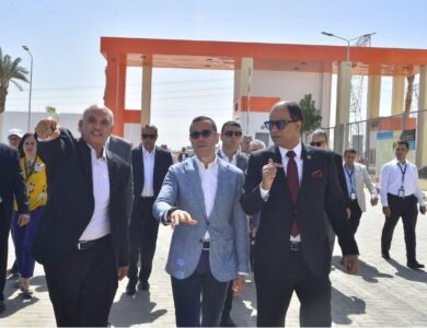 وزير الاستثمار يزور المركز اللوجستي الجمركي المطور للمنطقة الاقتصادية لقناة السويس