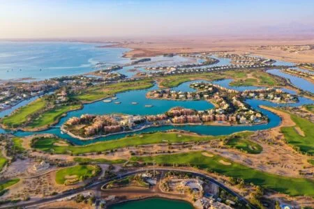 سلسلة "Invitation" من Warner Bros تسلط الضوء على الوجهات الرئيسية لـ"أوراسكوم للتنمية" في مصر