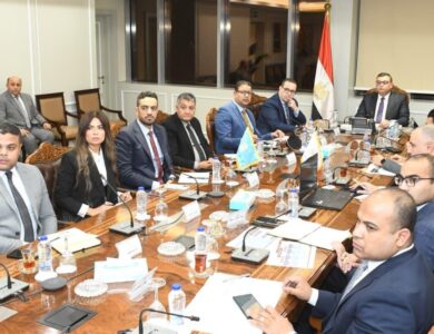 اجتماع المهندس شريف الشربيني، مع مسئولي قطاع التخطيط والمشروعات بهيئة المجتمعات العمرانية الجديدة