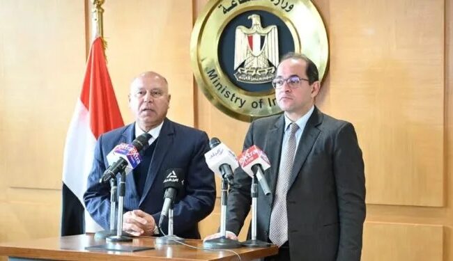 الفريق المهندس كامل الوزير وأحمد كجوك وزير المالية