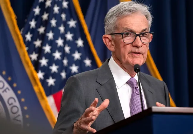 ي خفض سعر الفائدة على الأموال الفيدرالية بمقدار ربع نقطة مئوية ليصل إلى نطاق 3.75% - 4%. في خطوة اعتبرها محللون تحرك احتراز