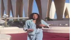 في ظهور لافت وجريء، أثارت الفنانة ناهد السباعي جدلا واسعا خلال حضورها فعاليات اليوم الرابع من مهرجان الجونة السينمائي في دورته الثامنة.