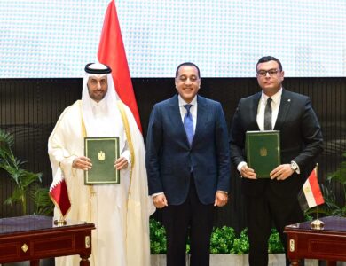 توقيع شراكة استثمارية مصرية قطرية لتنمية وتطوير منطقة "علم الروم" بمطروح