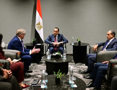 رئيس الوزراء يلتقي مسئولي شركة "أنجلو جولد أشانتي" المستثمرة في منجم السكري للذهب