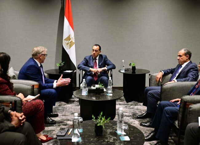 رئيس الوزراء يلتقي مسئولي شركة "أنجلو جولد أشانتي" المستثمرة في منجم السكري للذهب