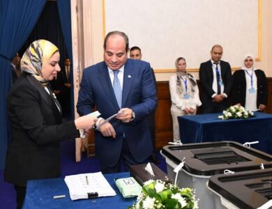 الرئيس السيسي يدلي بصوته في انتخابات مجلس النواب 2025