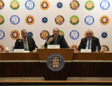 زير المالية خلال حوار مفتوح مع خريجي مبادرات إعداد الكوادر البشرية من العاملين بوزارة المالية