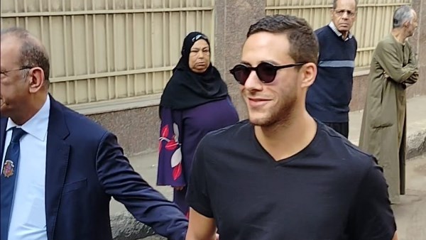 رمضان صبحي في طريقه إلى المحكمة