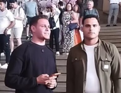 المنشد أحمد السمالوسي صاحب واقعة تلاوة القرآن داخل المتحف الكبير