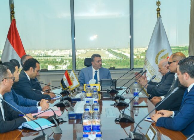 أكدت وزارة التموين والتجارة الداخلية أن سعر رغيف الخبز المدعم ثابت دون أي تغيير.