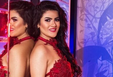 الفنانة ياسمينا المصري