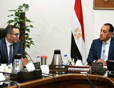 رئيس الوزراء في اجتماعه مع وزير الاستثمار لمناقشة حصاد 2025