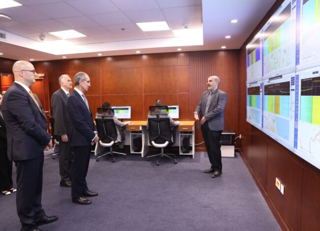 وزير الاتصالات يفتتح مقر مركز مراقبة الطيف الترددي التابع لتنظيم الاتصالات بالجيزة