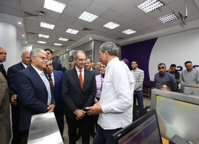 وزير الاتصالات يزور محافظة الدقهلية