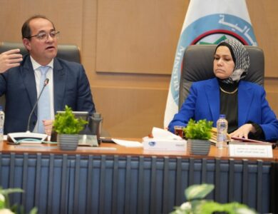 وزير المالية خلال حواره مع أعضاء مكاتب المحاسبة وخبراء الضرائب: