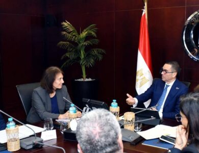 وزير الاستثمار والتجارة الخارجية يلتقي بعثة صندوق النقد الدولي