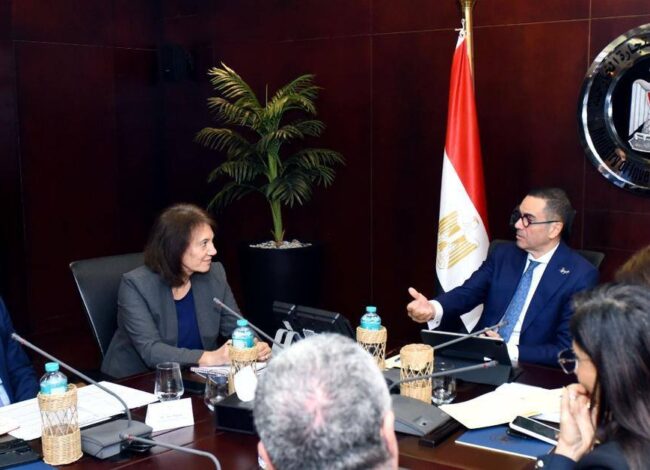 وزير الاستثمار والتجارة الخارجية يلتقي بعثة صندوق النقد الدولي