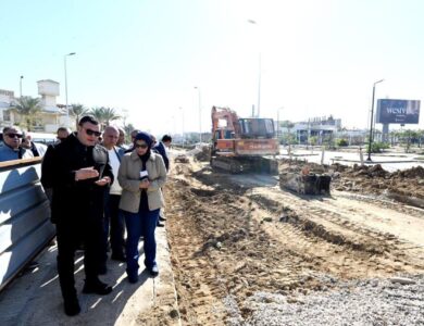 وزير الإسكان يتفقد تطوير الطرق والمحاور بمدينة الشيخ زايد