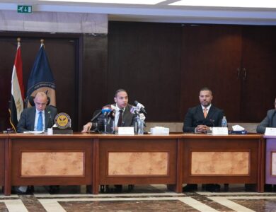 الدكتور إسلام عزام رئيس البورصة المصرية