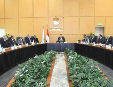 وزير الإسكان يتابع مستجدات منطقة الأعمال المركزية بالعاصمة الجديدة وأبراج وبحيرات “داون تاون” بالعلمين الجديدة