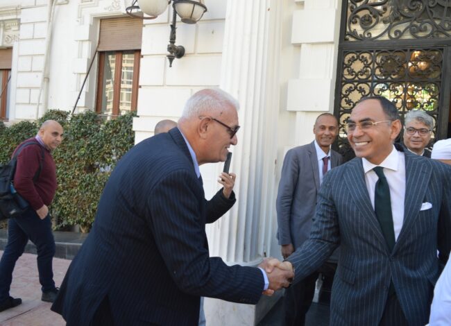 د. هاني سري الدين يتقدم بأوراق ترشحه لرئاسة حزب الوفد