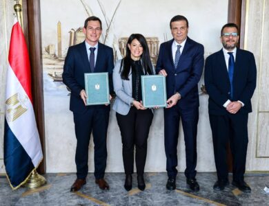 وزيرة التخطيط توقع مذكرة تفاهم مع شركة "شنايدر إلكتريك"