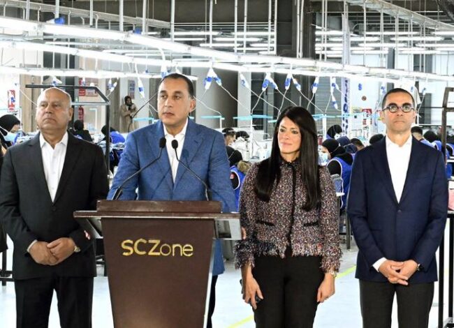 رئيس الوزراء في ختام جولته بالمنطقة الاقتصادية لقناة السويس