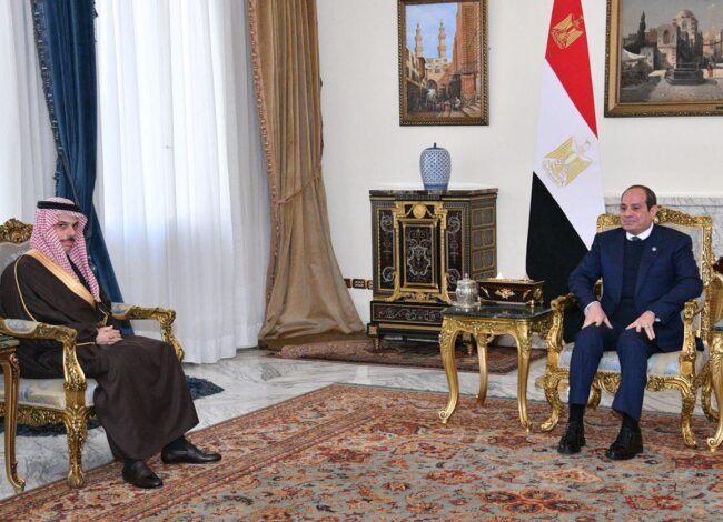 الرئيس السيسي مع وزير الخارجية السعودي