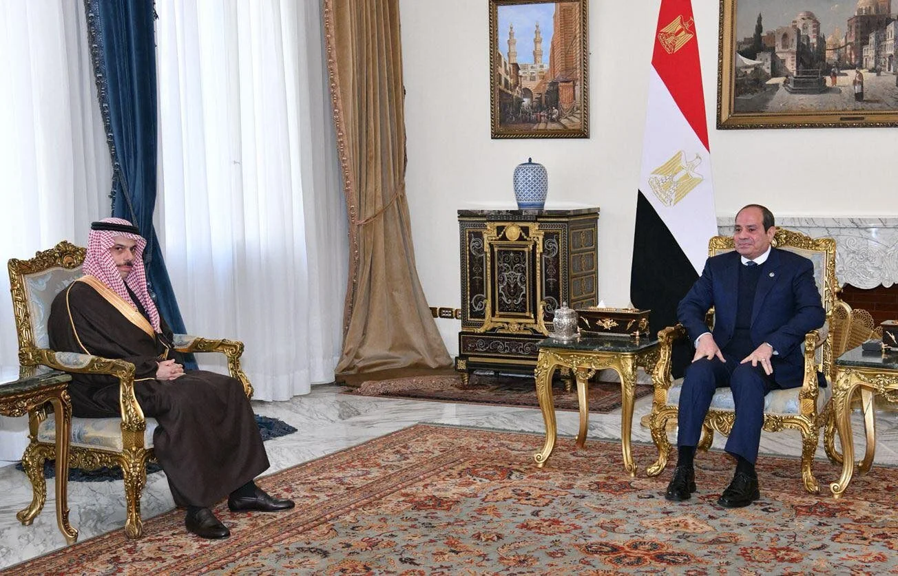 الرئيس السيسي مع وزير الخارجية السعودي