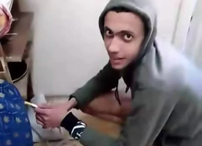 تحولت لحظات مصورة داخل منزل بمنطقة أبوسليمان في محافظة الإسكندرية إلى واقعة أثارت موجة غضب واسعة على مواقع التواصل الاجتماعي.