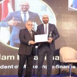 إسلام الجمل نائب رئيس قطاع التسويق بمجموعة إي فاينانس يتسلم جائزة تكنوتايم للتميز 2025