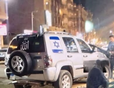 سيارة تحمل علم إسرائيل في كرداسة