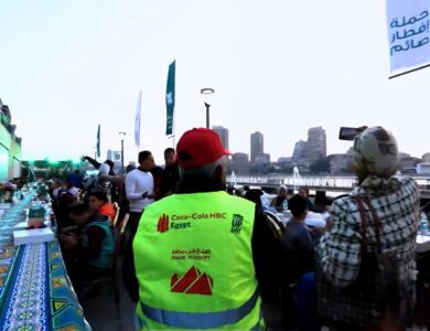 كوكا-كولا هيلينك مصر ومصر الخير في إفطار آلاف الصائمين في ممشى أهل مصر