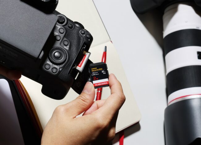 SanDisk تكشف عن أحدث جيل من بطاقات الذاكرة الاحترافية