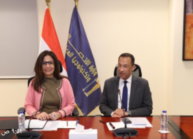 وزيرا الاتصالات والثقافة