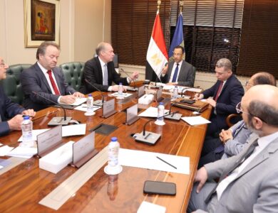 وزير الاتصالات يتفق مع HMD العالمية على خطط تصنيع وتصدير “هواتف نوكيا” من مصر