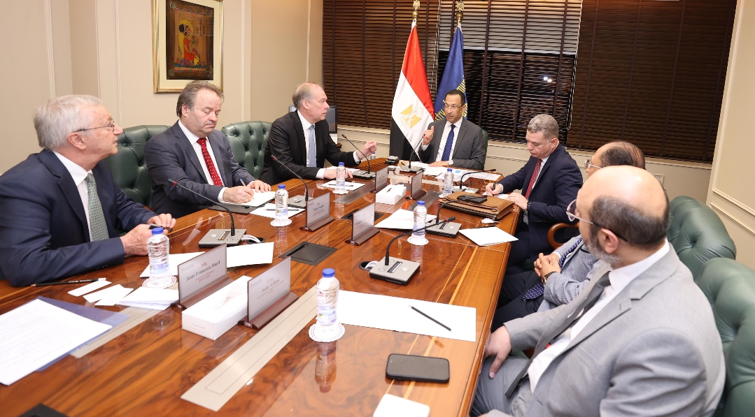 وزير الاتصالات يتفق مع HMD العالمية على خطط تصنيع وتصدير “هواتف نوكيا” من مصر