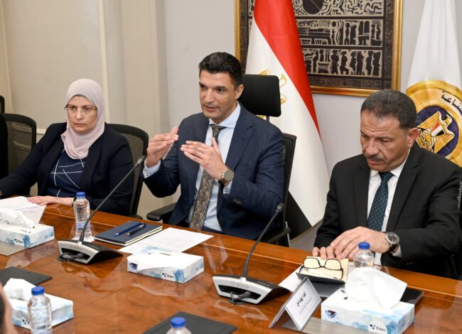 وزير الصناعة: إطلاق منصة إلكترونية لتنظيم التفتيش على المصانع قريبًا