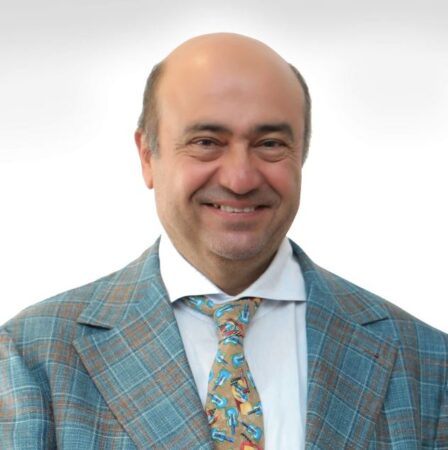 الدكتور شيرين حلمي رئيس مجلس إدارة شركة فاركو للأدوية