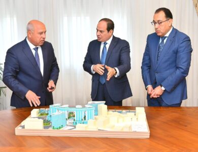 الرئيس السيسي مع الدكتور مصطفى مدبولي والفريق كامل الوزير