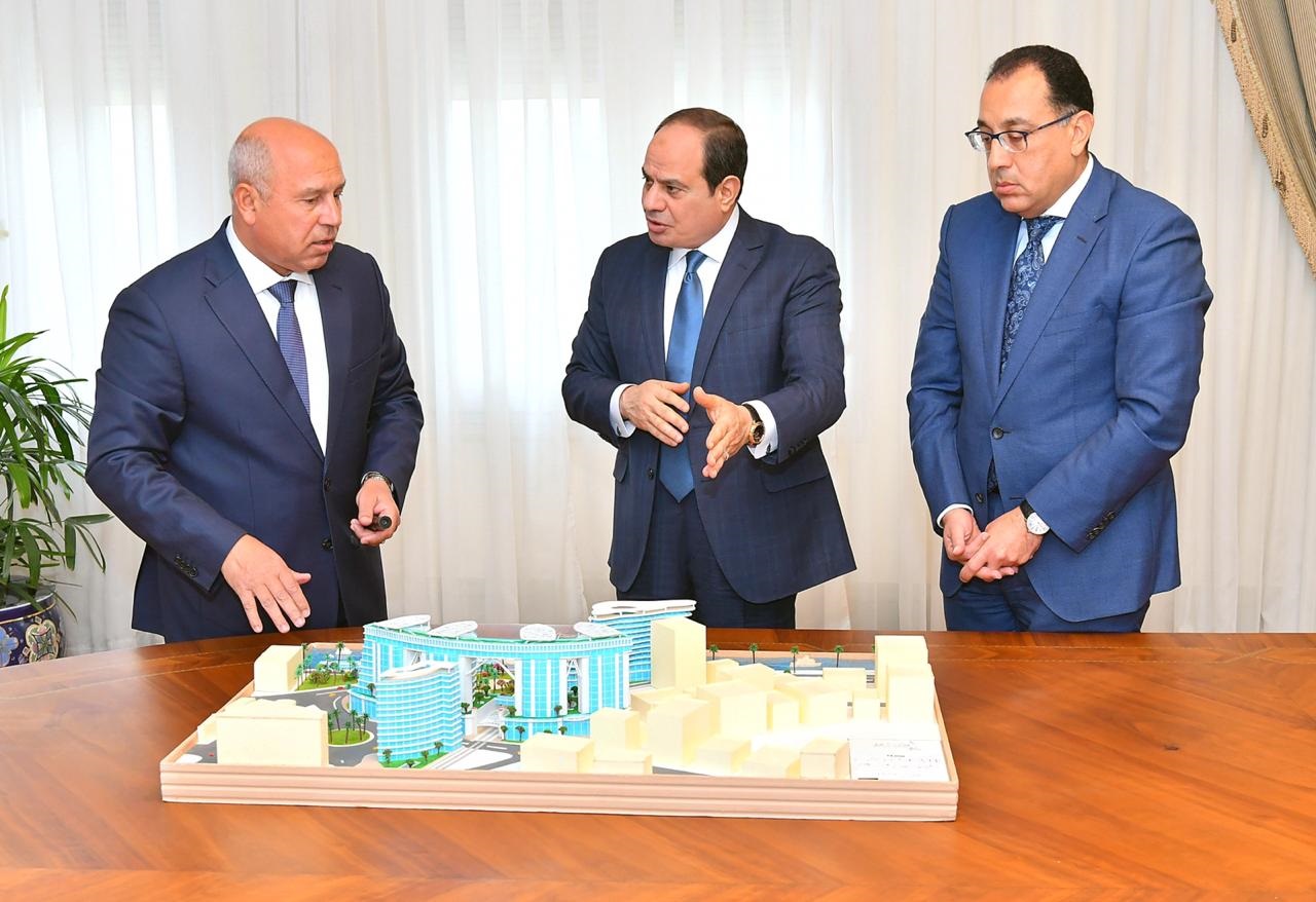 الرئيس السيسي مع الدكتور مصطفى مدبولي والفريق كامل الوزير