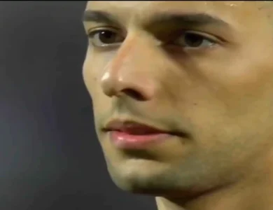 أحمد بلحاج قبل تنفيذ ركلة الجزاء أمام الزمالك
