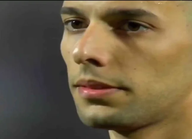 أحمد بلحاج قبل تنفيذ ركلة الجزاء أمام الزمالك